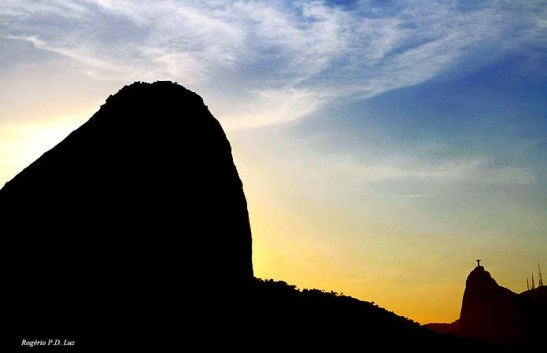 os morros do Pão de Açúcar, em primeiro plano e do Corcovado ao fundo