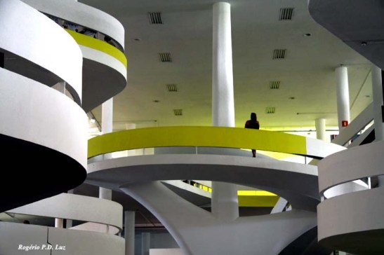 As formas inusitadas do prédio da Bienal