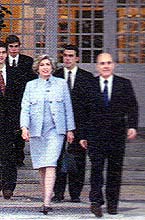 Gov. Rocha Viera e esposa deixa a residência oficial