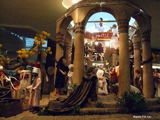 Riquissimo presépio no saguão do prédio do Conjunto Nacional