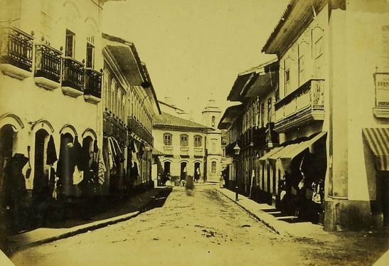 Rua Direita, em fotografia de Militão de Azevedo, de 1862. Ao fundo, vê-se a torre da Igreja de Santo Antônio. (fone Wikipedia)