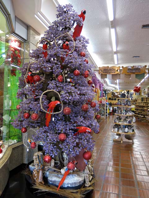 Conforme informação (não confirmada) a árvore em pedra brasileira (?) foi vendida por US$ 150.000l para um chinês via internet, e o frete custará cerca de US$ 10.000.  É algo impressionante vendo de perto.