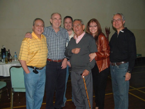 o autor deste blog à direita e esposa Mia com o nobre escritor macaense