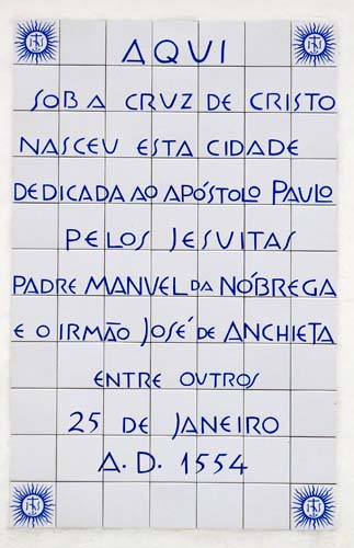 Azulejo na fachada da igreja