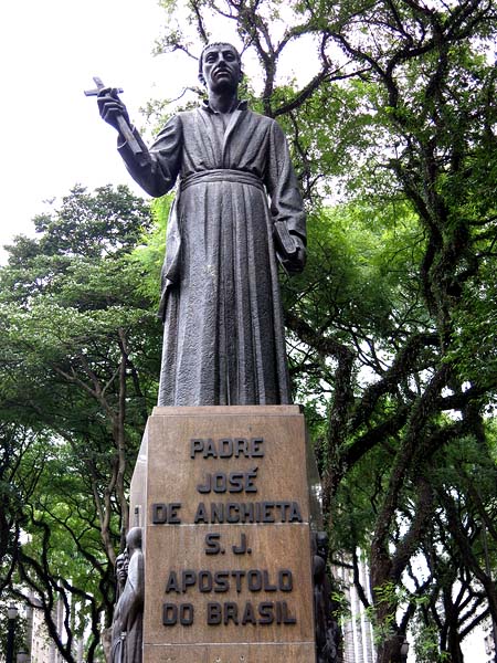 Padre José de Anchieta. estátua na Praça da Sé