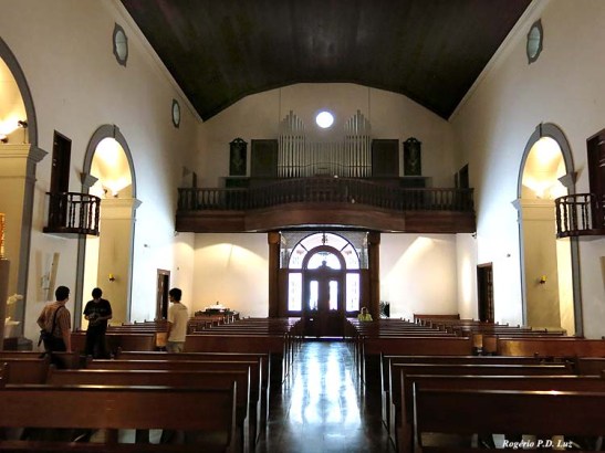 olhando para a entrada