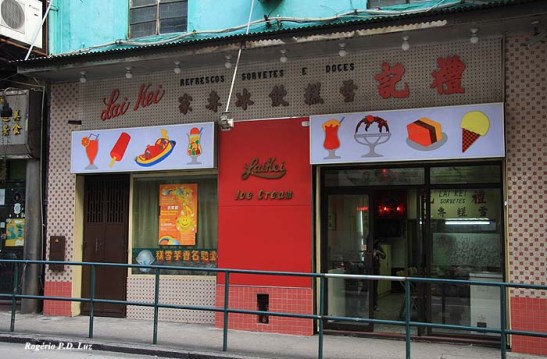 O Lai Kei ficou na vontade.  Fiquei de parar lá na volta do passeio a Tap Seac, mas acabei tomando um ônibus/autocarro na volta. É tradicional, existia desde os meus tempos antigos dos anos 60. Não saberia dizer como estão os sorvetes hoje