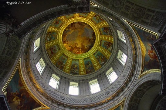 Aspecto interno da cúpula dourada