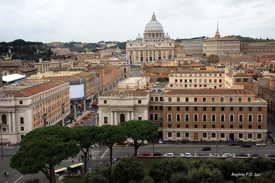 O Vaticano e a Basílica de São Pedro vistos do Castelo Sant'Angelo que fica bem próximo