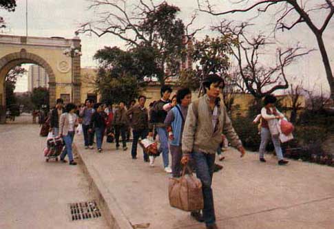 A circulação de pessoas pela fronteira de Macau para venerar os seus mortos