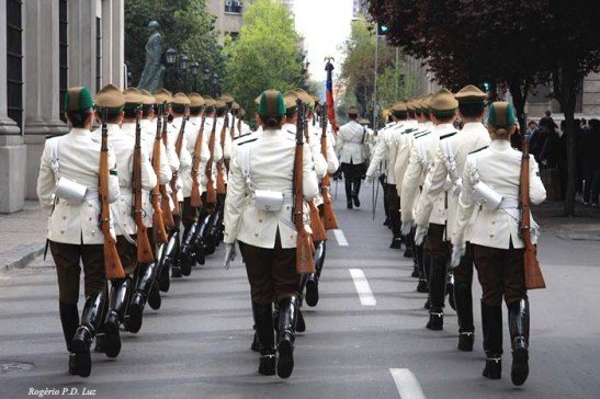 Chile Palacio La Moneda e troca Guarda (06)