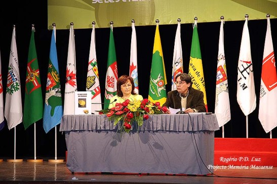 Maria João dos Santos Ferreira ao lado de Fernando Sales Lopes na apresentação de 'O meu Livro de Cozinha'..