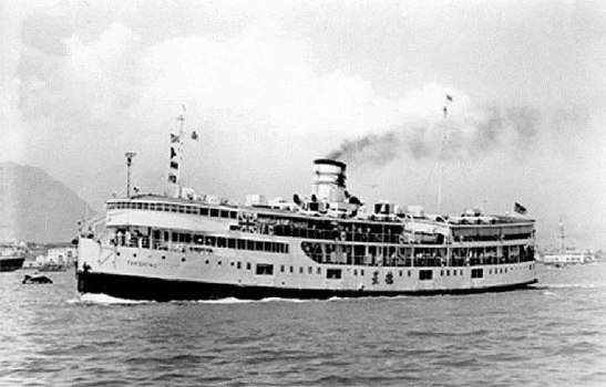 8- O «Tak Shing» à entrada de Hong Kong