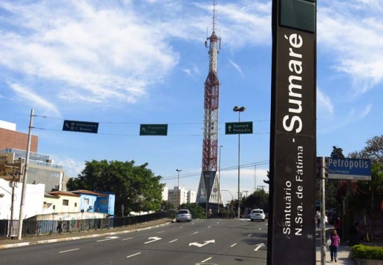 O metrô é uma boa opção para chegar ao Santuário. Pegue a Linha 2 Verde sentido Vila Madalena e desça na estação Sumaré