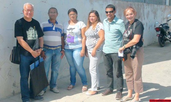 Logo à chegada com as funcionárias da Secretaria de Turismo, Ricardo Alexandre e Fernando. Foto Nilton Marcelino