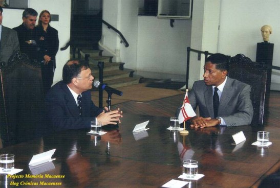 José Luís de Sales Marques, presidente da Câmara Municipal de Macau-provisória  discursa sobre o acordo