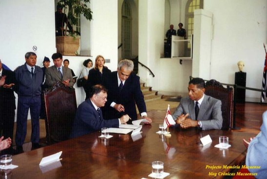 José Luís de Sales Marques assina o acordo de cidades irmãs - Macau e São Paulo