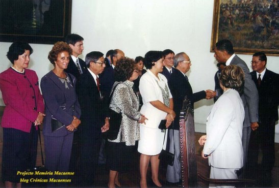 Celso Pitta cumprimenta mmbros da comunidade macaense. Na foto: Adalberto Remédios, Frederico Martins, Angela Colaço, Mariazinha Carvalho, JC Remédios, Ernesto Martins, Célia Luís e Henriqueta Silva