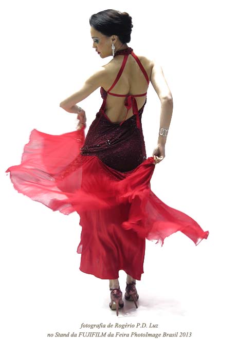 Modelo do stand Fujifilm da PhotoImage Brasil 2013 (01)