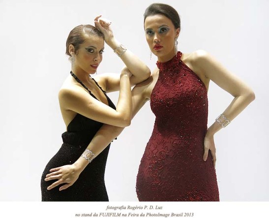 Modelo do stand Fujifilm da PhotoImage Brasil 2013 (11)