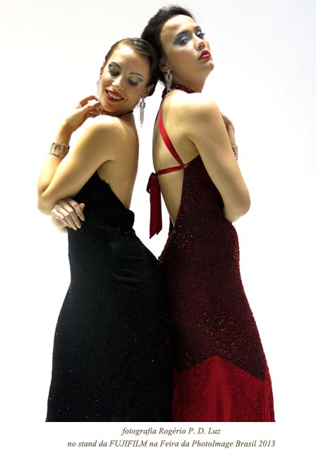 Modelo do stand Fujifilm da PhotoImage Brasil 2013 (12)