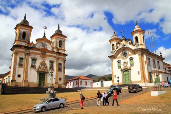 Esta é Mariana, a 18 km de Ouro Preto, e a uma hora de trem turístico. À esquerda, a Igreja de São Francisco de Assis e à direita, a Igreja de Nossa Senhora do Carmo