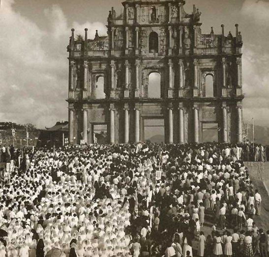 Missa campal nas Ruínas de São Paulo em 1950