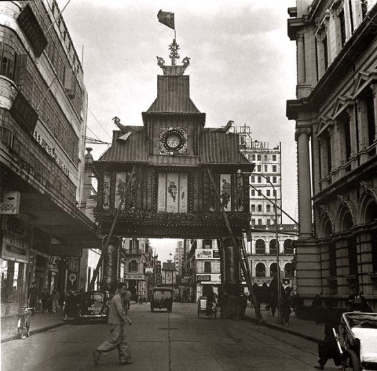 Arco festivo na Av. Almeida Ribeiro em 1950