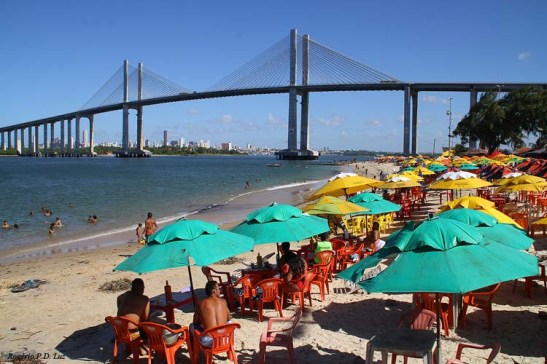 Praia de Redinha com vista para a Ponte Newton Navarro