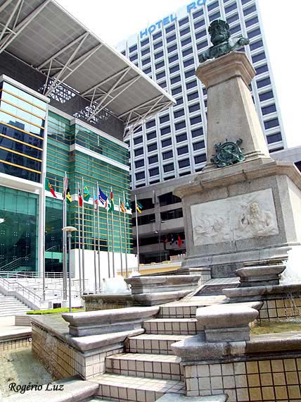 Monumento de Vasco da Gama, em Macau (foto de Rogério P.D. Luz-2006)