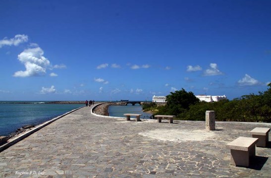 O passadouro de acesso para o Forte