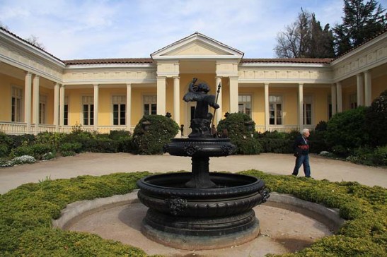 A casa onde morava a família do fundador, hoje ocupada por escritório