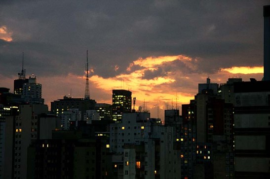 Prédios da Avenida Paulista em fm de tarde, em São Paulo