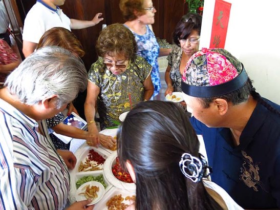 Iguarias ou comisainas chinesas eram rapidamente consumidos 