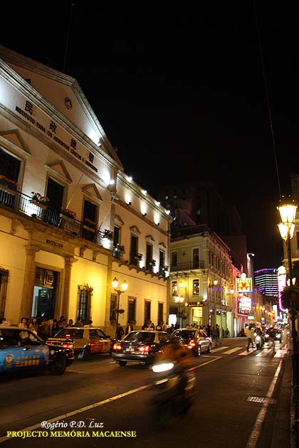 SAN MÁ LOU (é a denominação em chinês-cantonense para a Avenida Almeida Ribeiro)