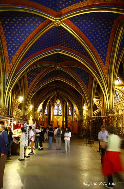 A capela inferior do 1º andar com loja de venda de souvenirs