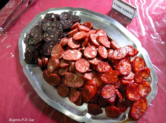 Embutidos com chouriço, linguiça e paio