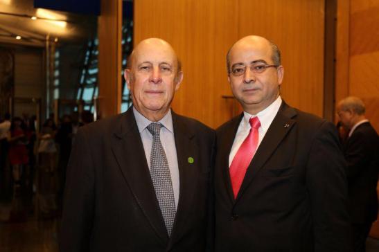O último governador português de Macau, Vasco Rocha Vieira, foi convidado de Cavaco Silva. Na foto com Fernando C.Gomes, à direita. Foto da sua página no Facebook.