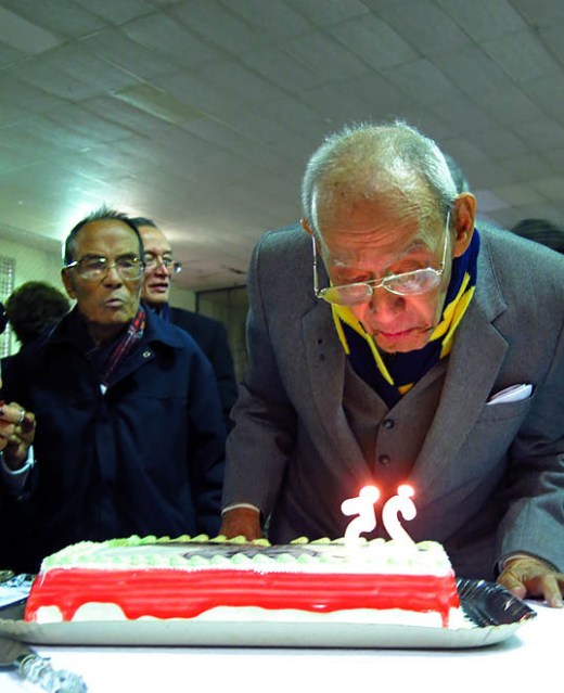 Rui de Senna Fernandes,  o mais velho associado da CMSP assopra as velas dos 25 anos. Uma justa homenagem.