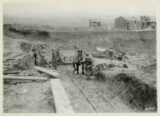 Na construção de ferrovias, liberando os operários europeus para a guerra