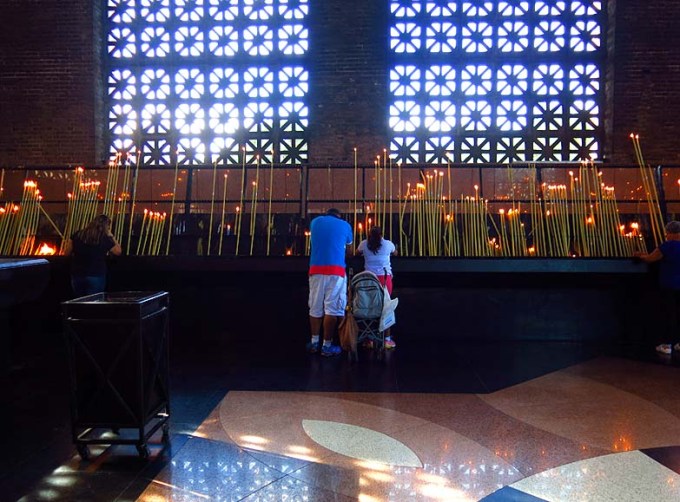 Santuario N.S. Aparecida 2014 Capela Velas (17)