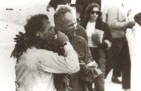 John McDonald e Grant Wolfkill após o GPM de 1965 comemorando seus 1º e 2º lugares (photo of Colour & Noise book)