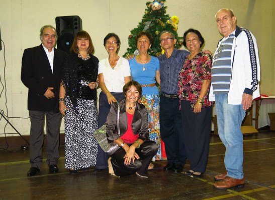 da esq. Manuel e Yolanda Ramos, Judite Manhão Branco, Natércia e Vitor Placé, Celeste Silva, Totó Branco e Mia Luz agachada.