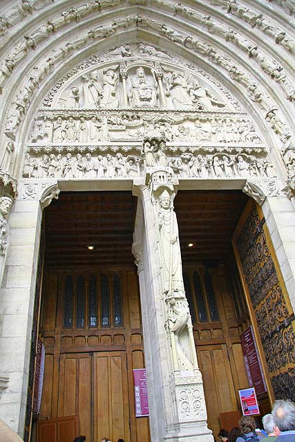 Portal de Santa Ana à direita da catedral
