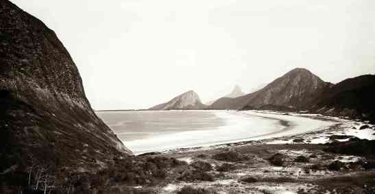 Copacabana vista do sopé da Pedra do Leme, c. 1890. Foto: Marc Ferrez/ col. Gilberto Ferrez/ acervo IMS