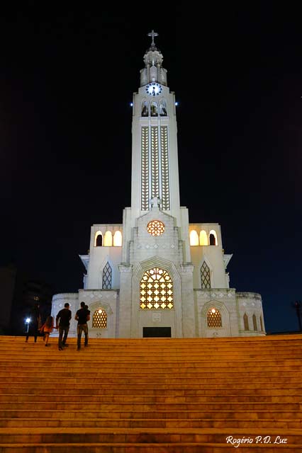 Igreja de São Pelegrino onde se encontra a Réplica da Pietá de Michelangelo, Via Sacra e pinturas de Aldo Locatelli , em Caixias do Sul.