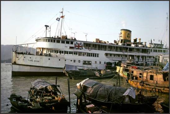 Antigamente a ligação Macau-Hong Kong era feita por navios cuja viagem demorava 3 horas. Photo/foto de Karsten Petersen