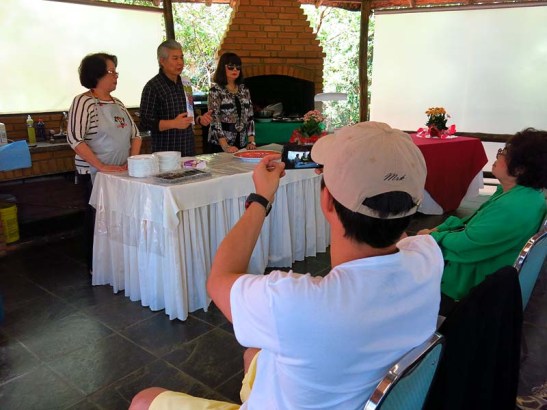 Antes o início da sula, Rolando Luz faz uma exposição sobre o prato macaense