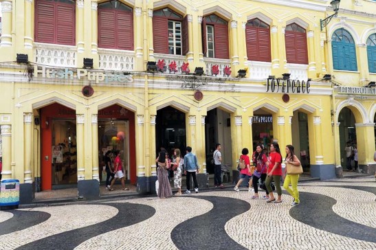 17 Macau - Hush Puppies -Livraria Tai Seng