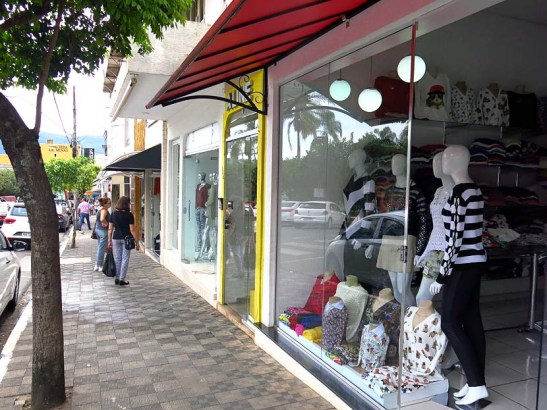 O comércio de vestuário em Monte Sião possui inúmeras lojas com variada ofeta e produtos.